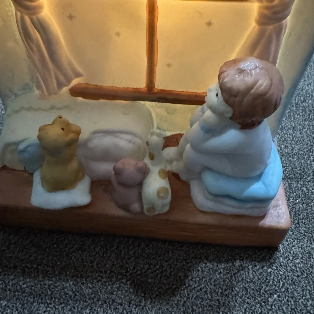 Vintage 1989 House of Lloyd Lighted Music Box Child at Window Ceramic Nightlight